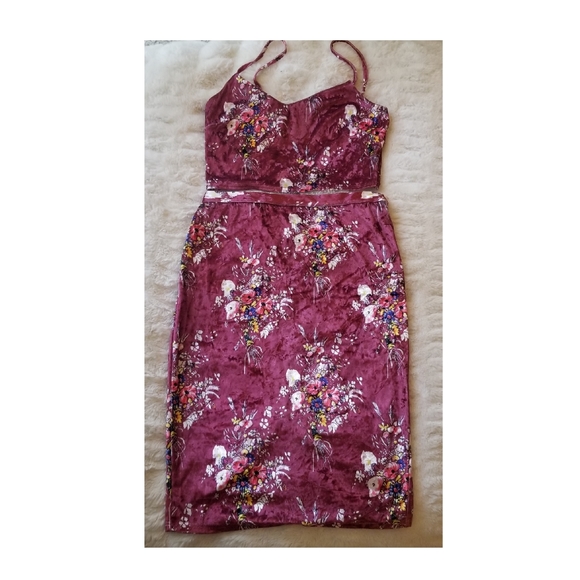 2PC Wine and Pink Color Floral Print Velvet Skirt Set. Size 6 - Picture 7 of 7